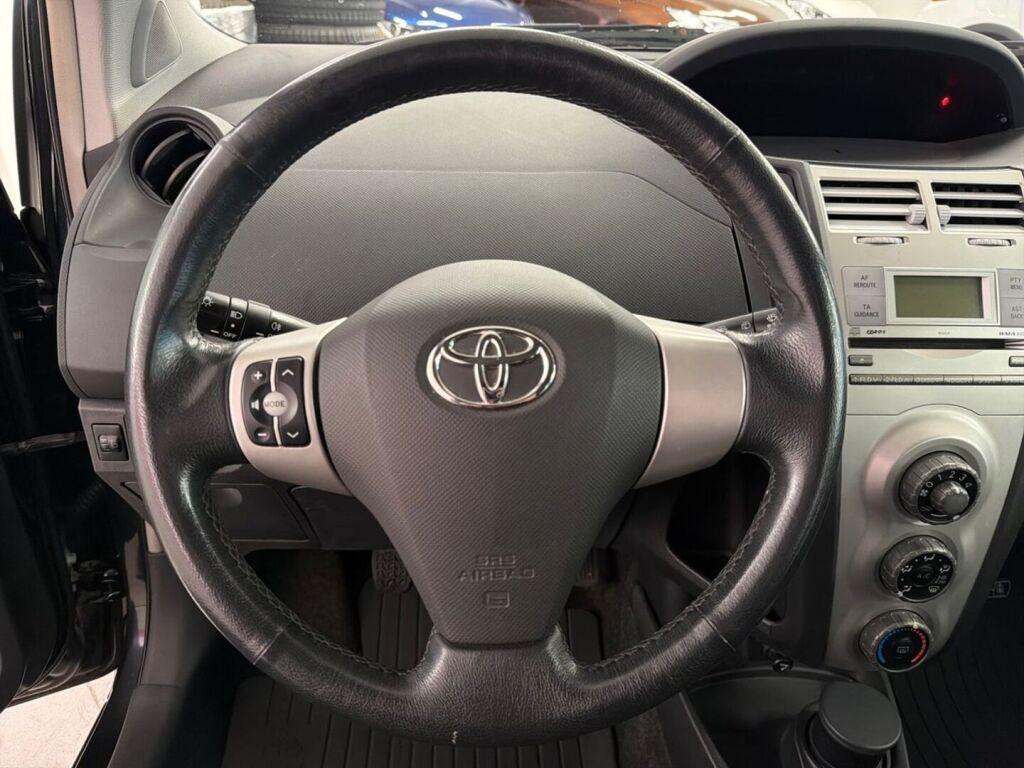 Toyota Yaris 2006 Musta