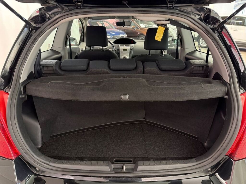 Toyota Yaris 2006 Musta