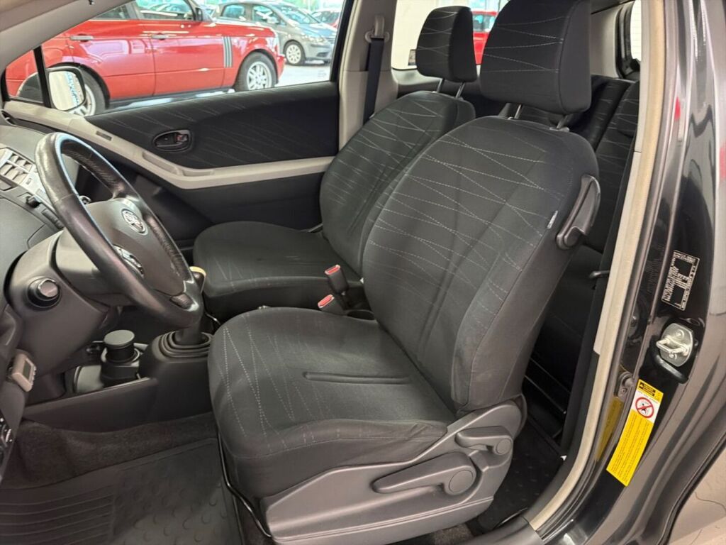 Toyota Yaris 2006 Musta