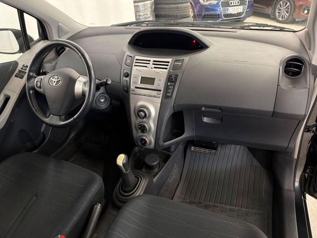 Toyota Yaris 2006 Musta
