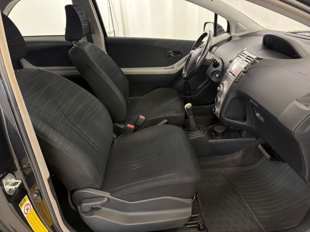 Toyota Yaris 2006 Musta