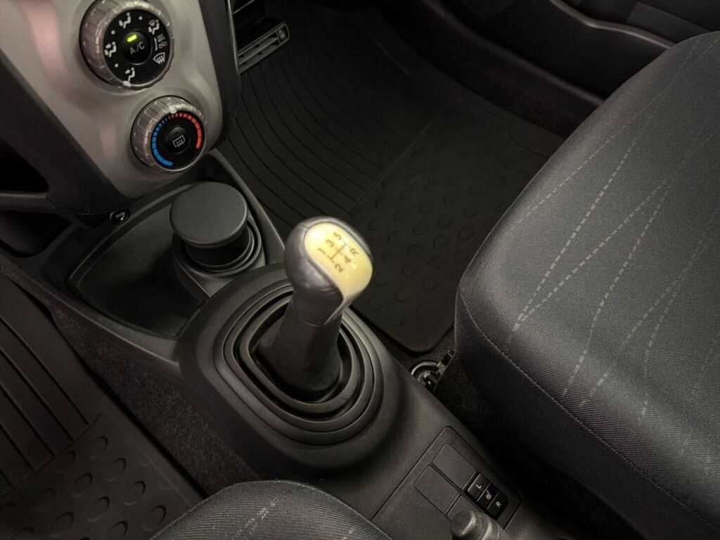 Toyota Yaris 2006 Musta