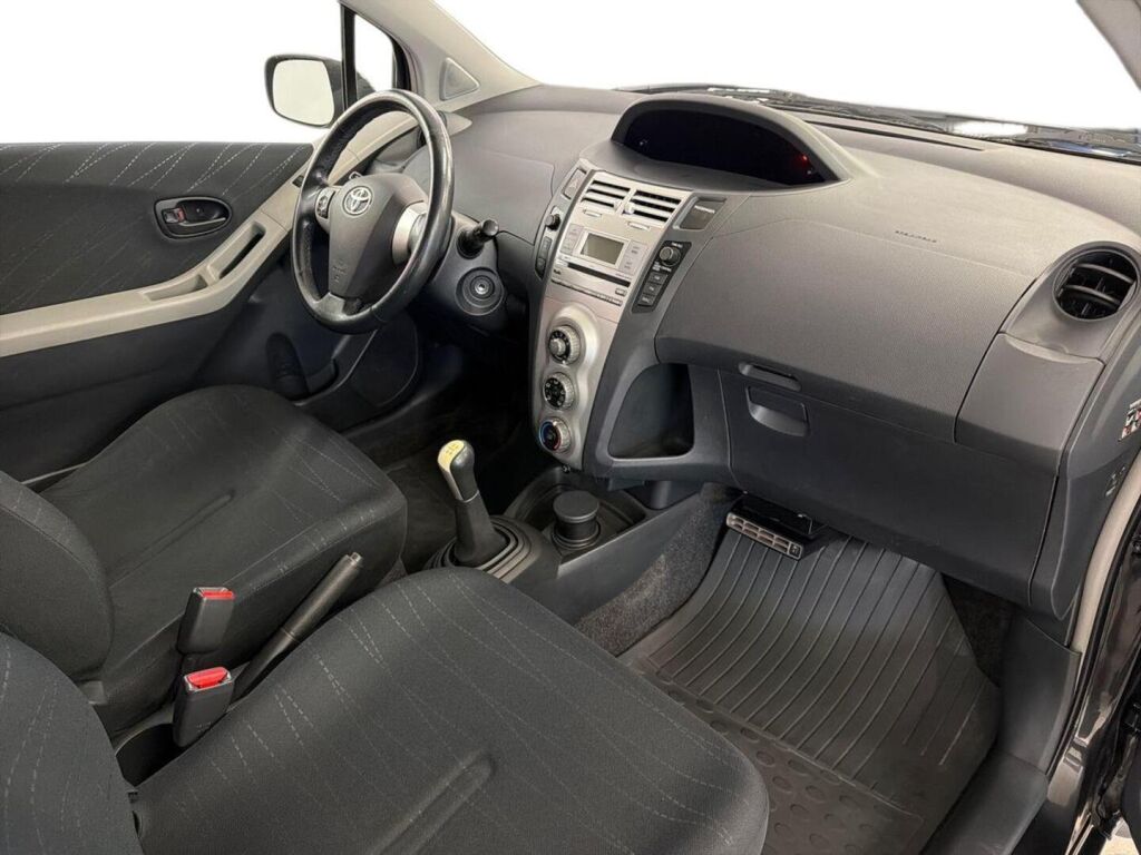 Toyota Yaris 2006 Musta