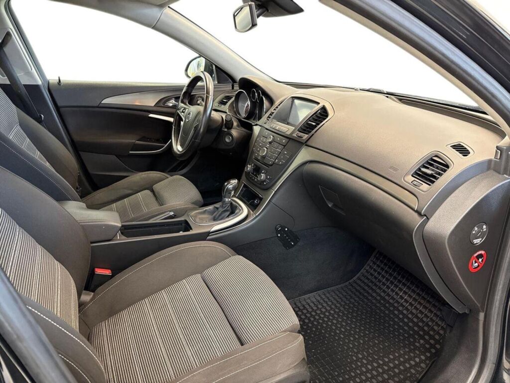 Opel Insignia 2010 Musta