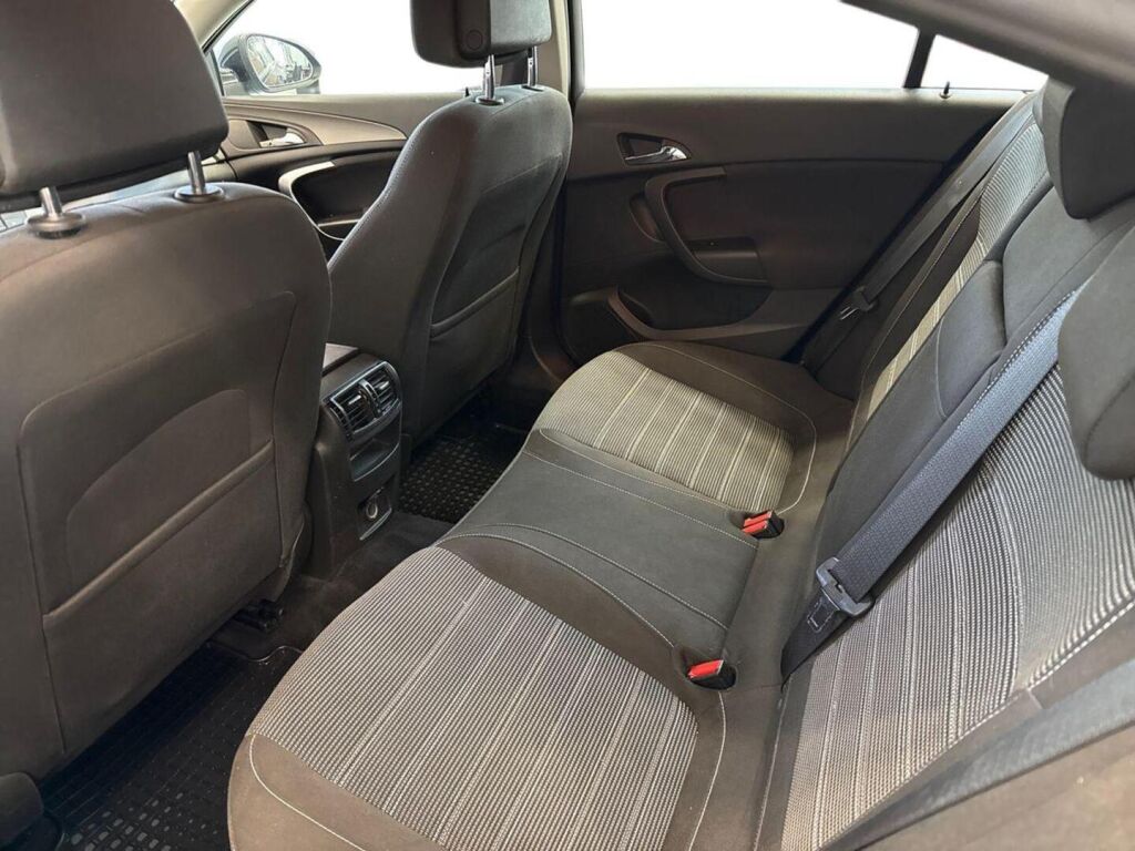 Opel Insignia 2010 Musta