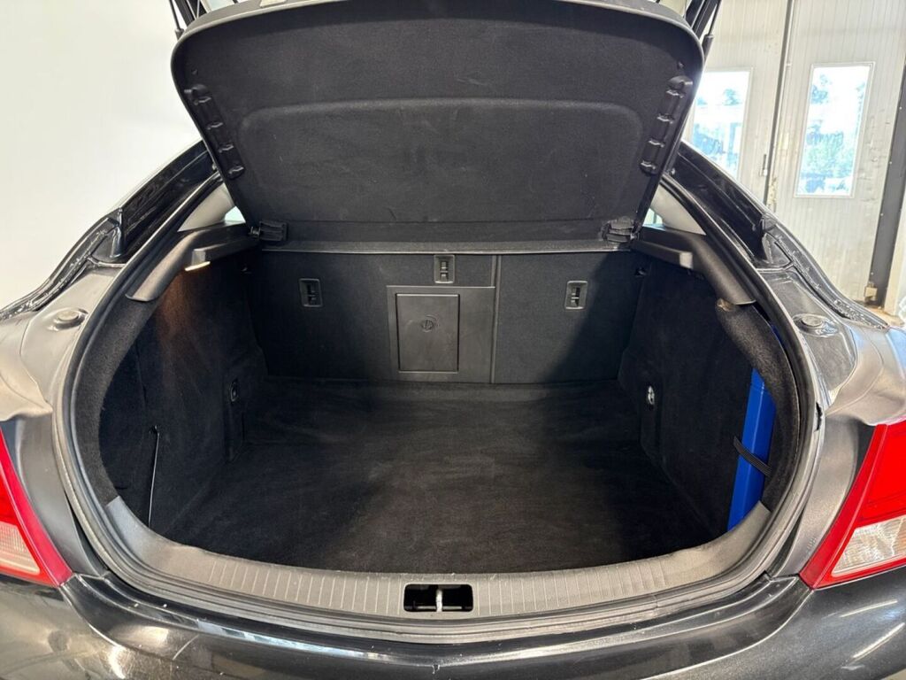 Opel Insignia 2010 Musta