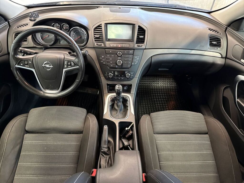 Opel Insignia 2010 Musta