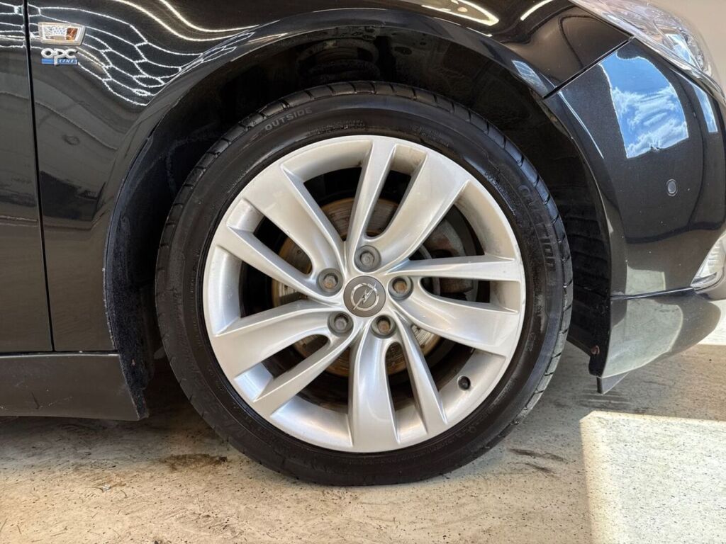 Opel Insignia 2010 Musta
