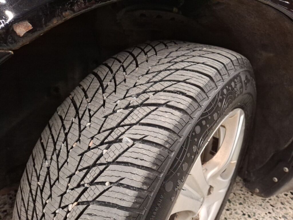 Volvo V70 2010 Musta