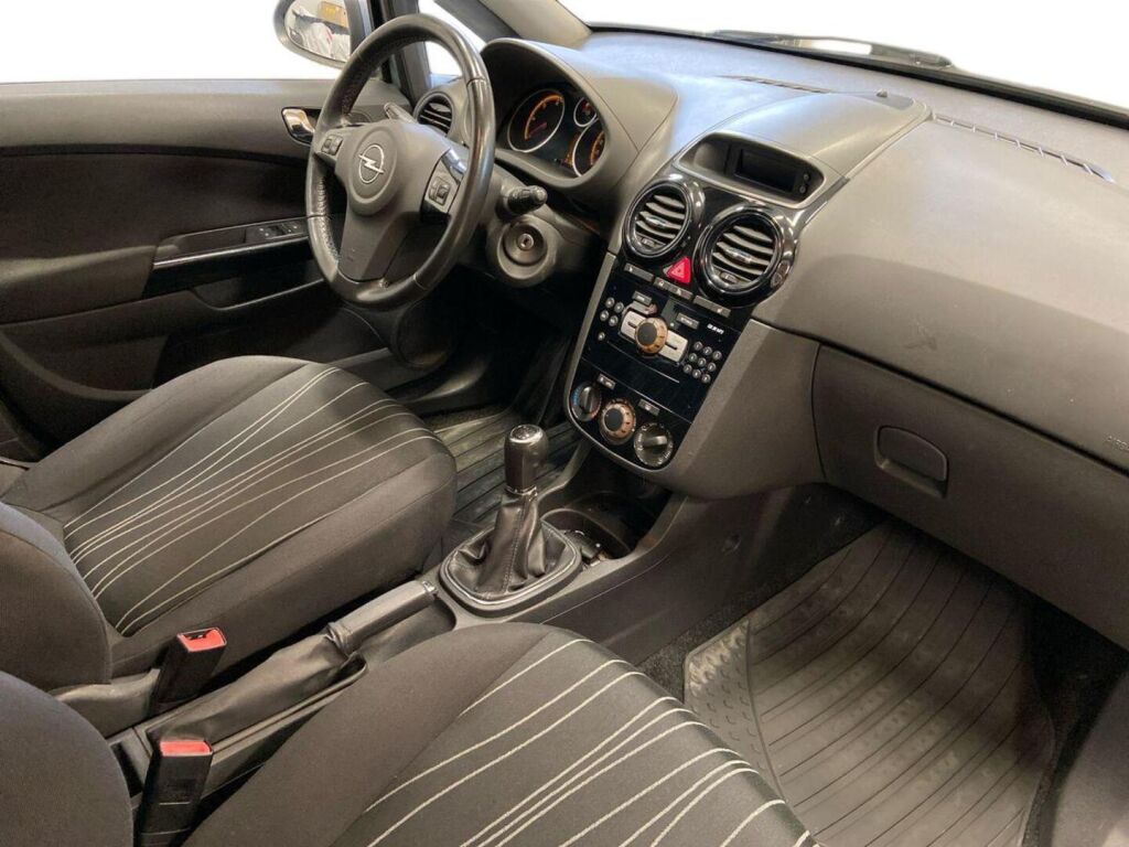 Opel Corsa 2011 Hopea