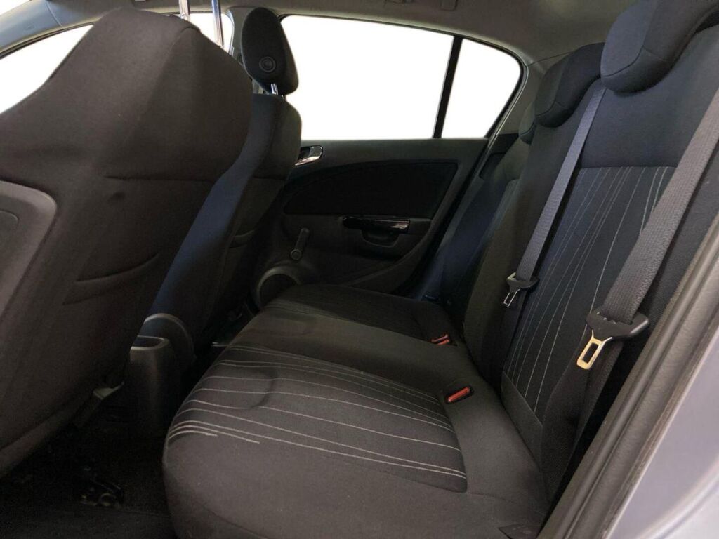 Opel Corsa 2011 Hopea
