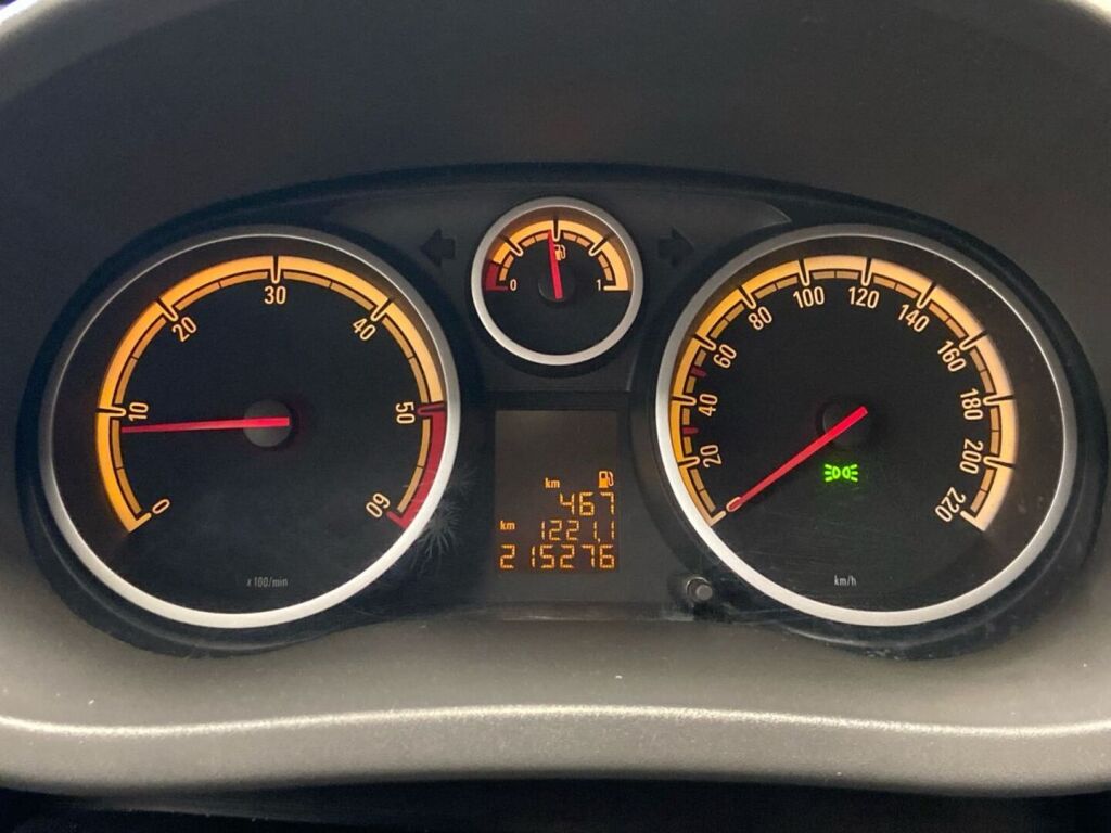 Opel Corsa 2011 Hopea