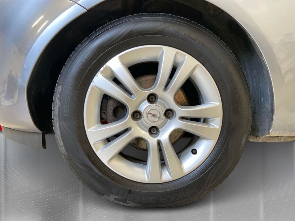 Opel Corsa 2011 Hopea