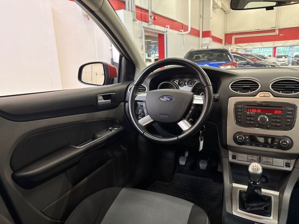 Ford Focus 2010 Punainen