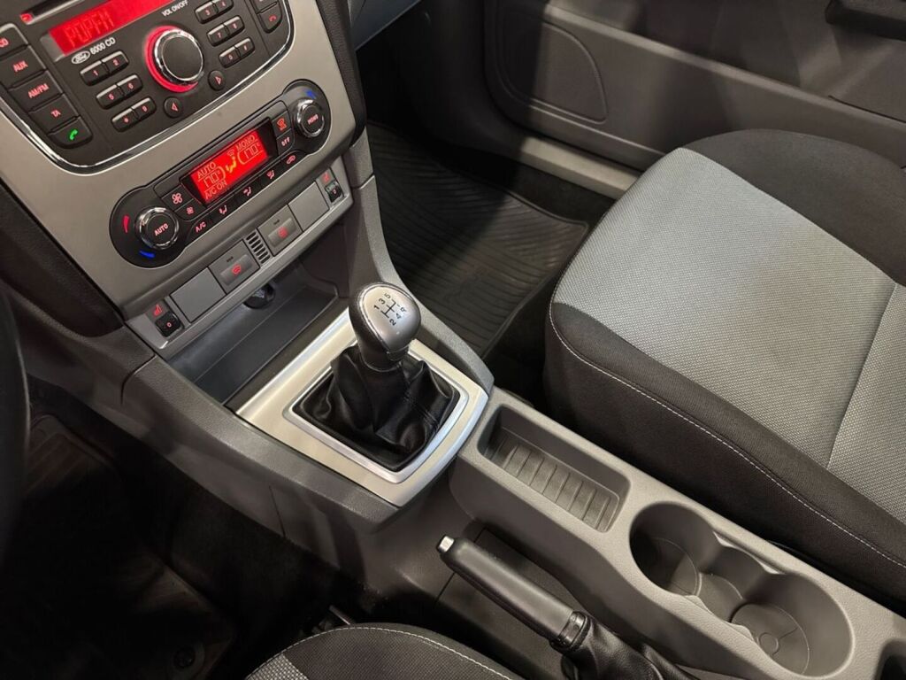 Ford Focus 2010 Punainen
