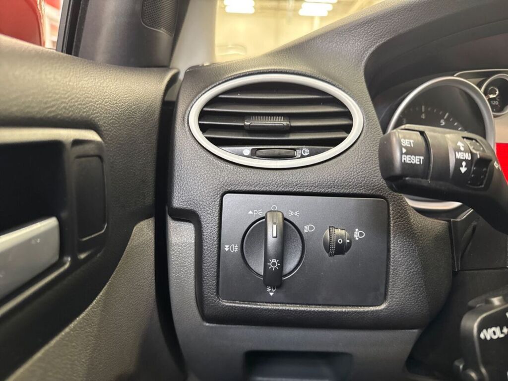 Ford Focus 2010 Punainen