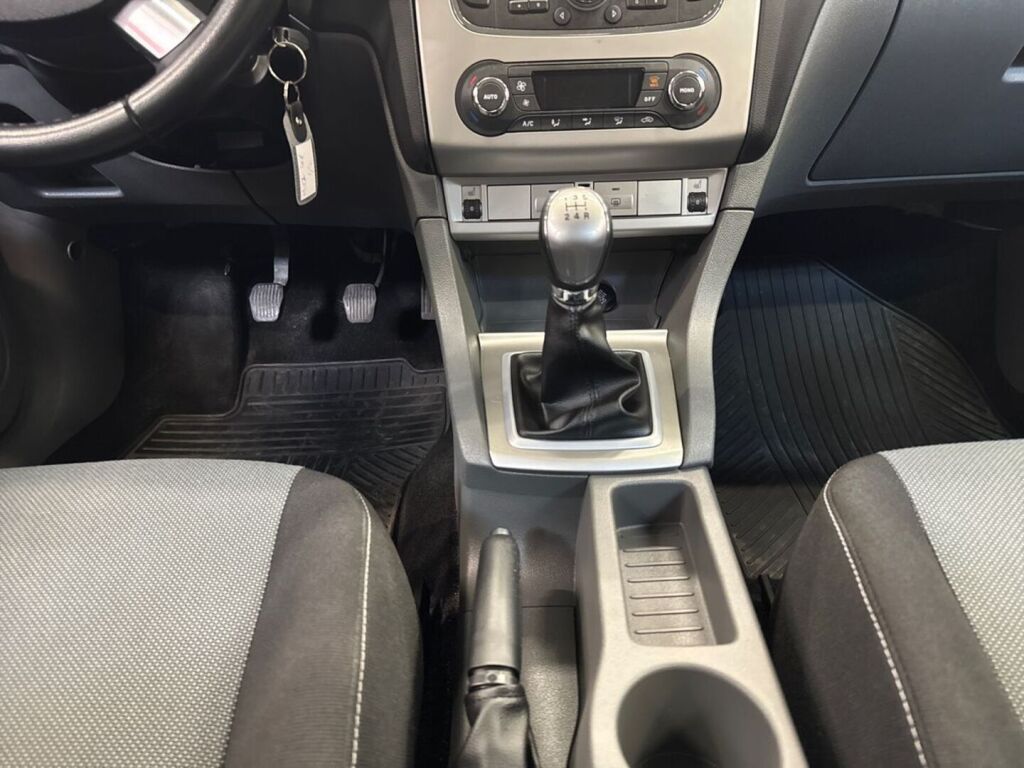 Ford Focus 2010 Punainen