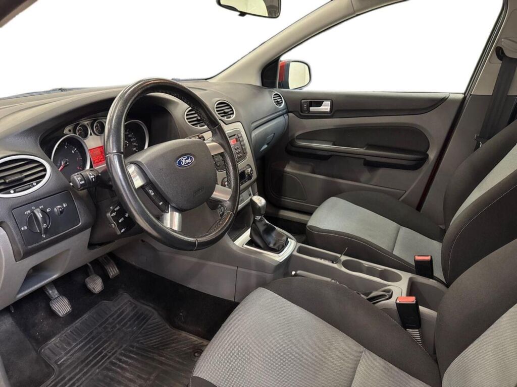 Ford Focus 2010 Punainen