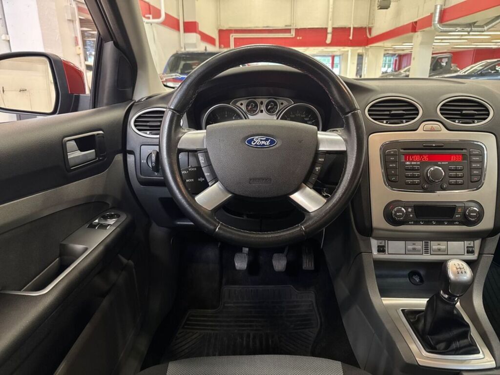 Ford Focus 2010 Punainen