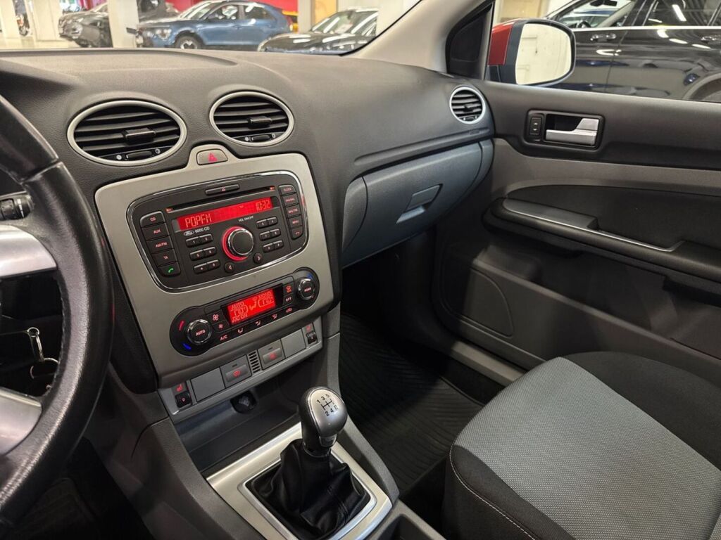 Ford Focus 2010 Punainen