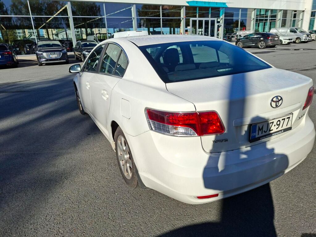Toyota Avensis 2010 Valkoinen