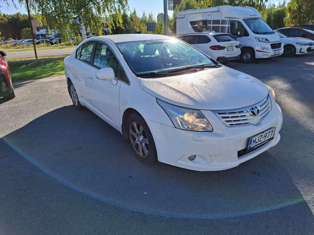 Toyota Avensis 2010 Valkoinen
