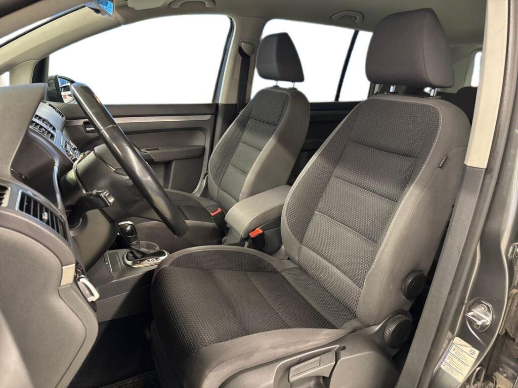 Volkswagen Touran 2010 Harmaa