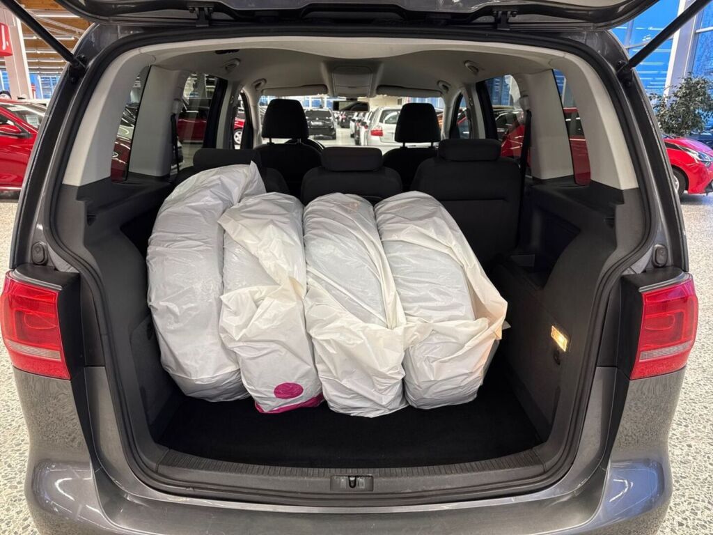 Volkswagen Touran 2010 Harmaa