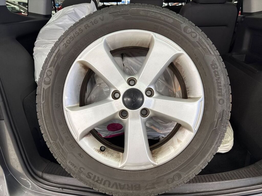 Volkswagen Touran 2010 Harmaa