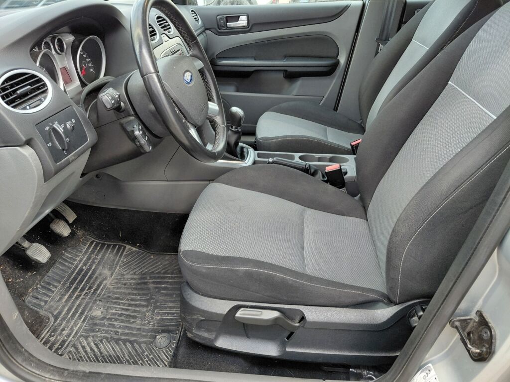 Ford Focus 2010 Harmaa