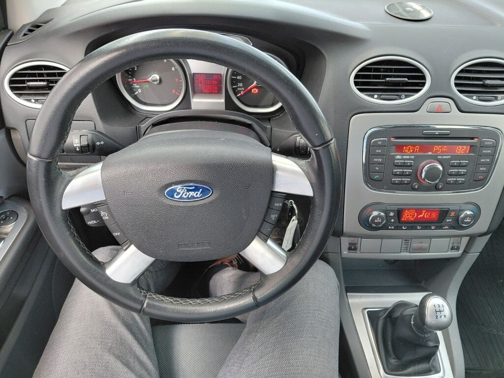 Ford Focus 2010 Harmaa