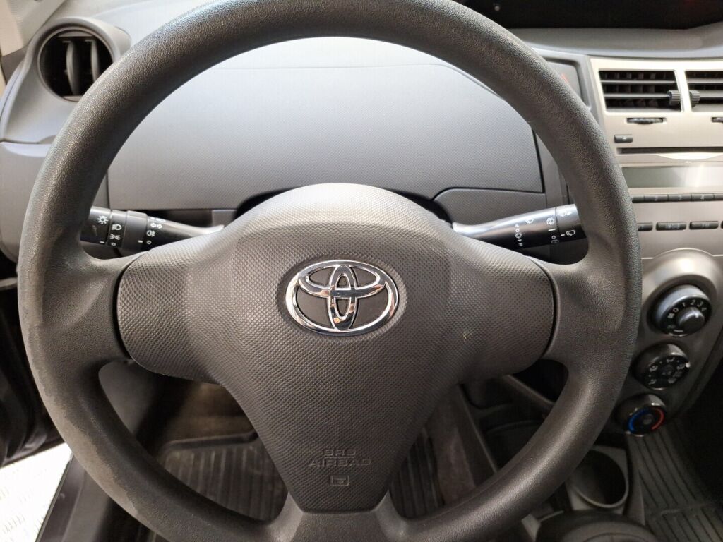 Toyota Yaris 2010 Harmaa