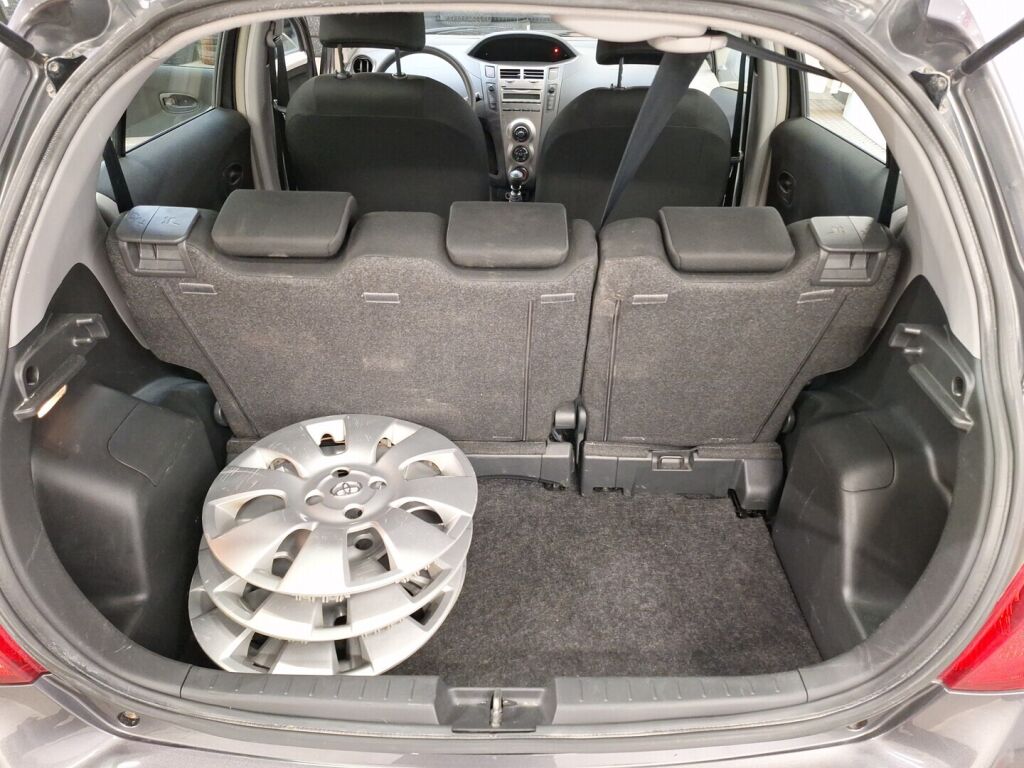 Toyota Yaris 2010 Harmaa
