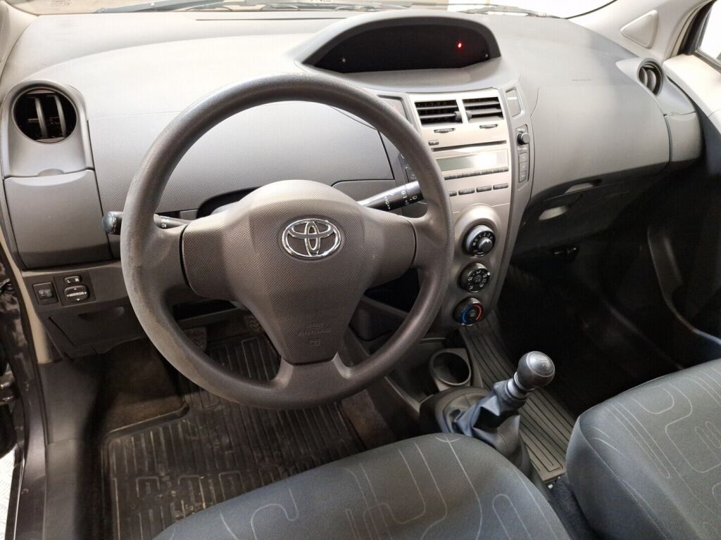 Toyota Yaris 2010 Harmaa