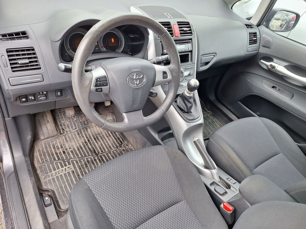 Toyota Auris 2010 Harmaa