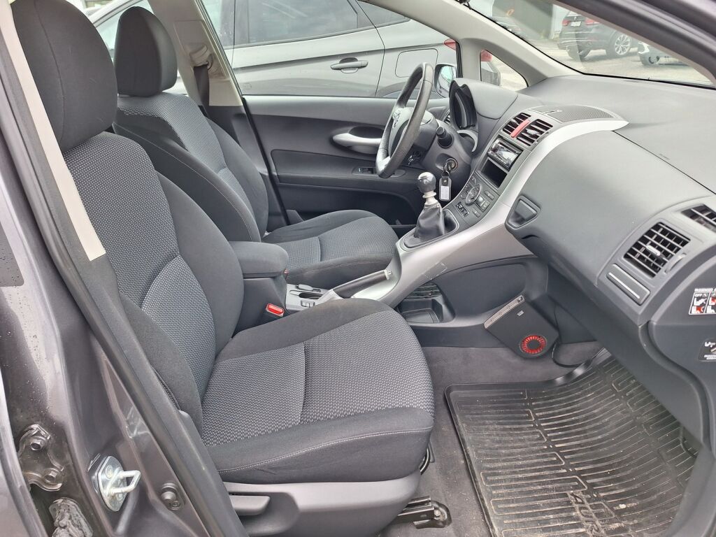 Toyota Auris 2010 Harmaa