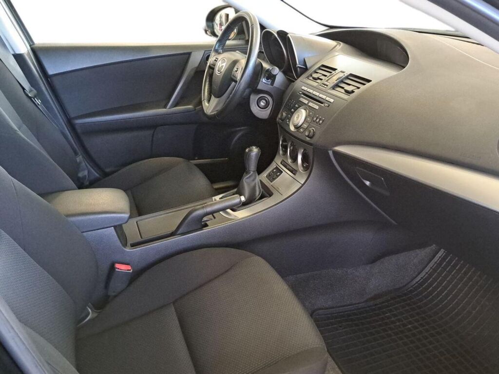 Mazda 3 2011 Musta