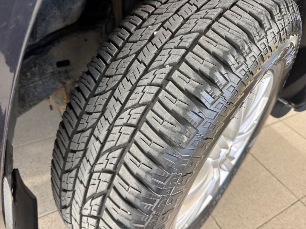 Volkswagen Amarok 2011 Musta