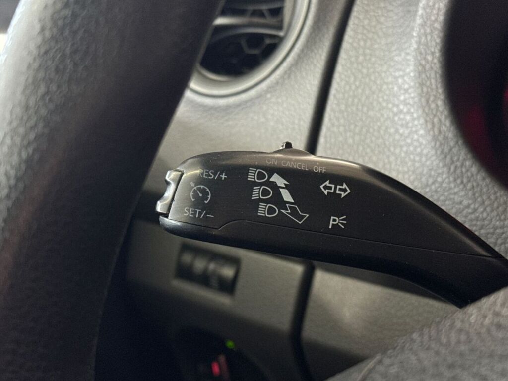 Volkswagen Amarok 2011 Musta