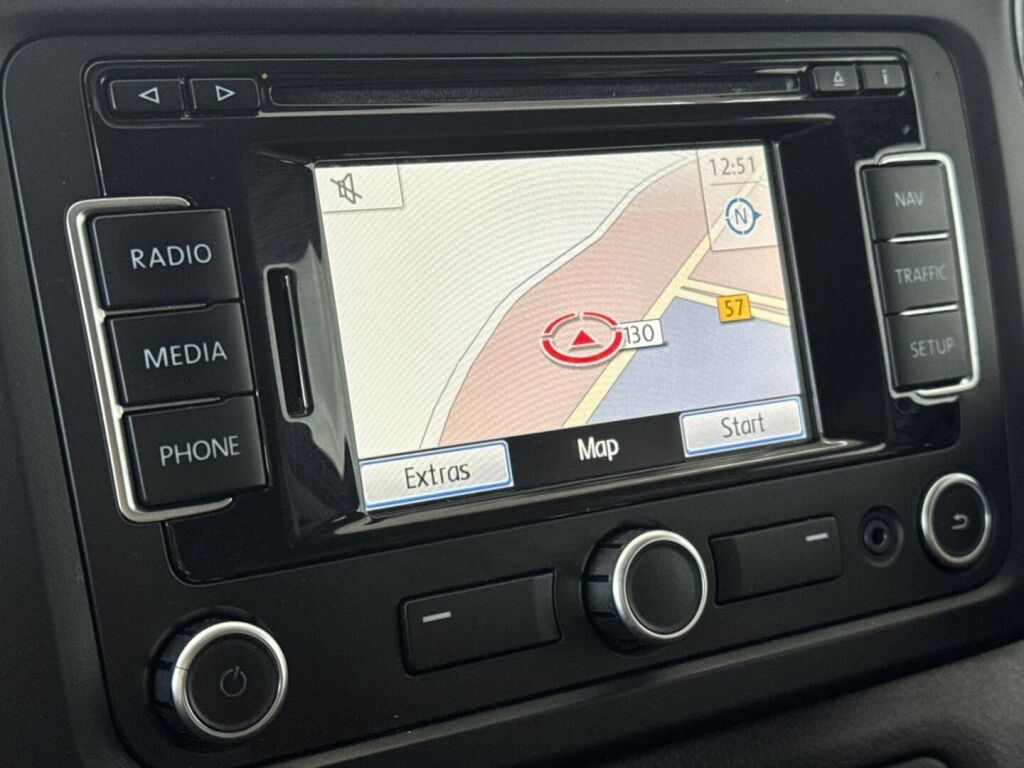 Volkswagen Amarok 2011 Musta