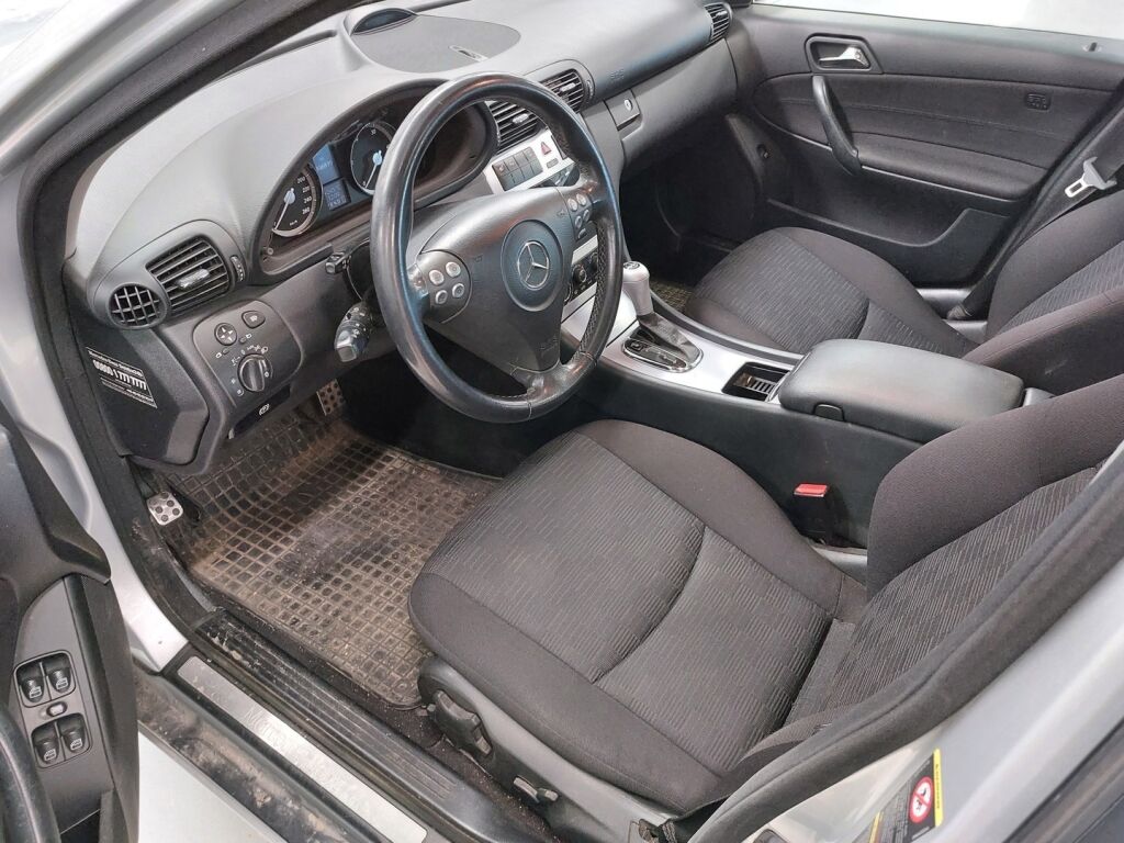 Mercedes-Benz C 2006 Harmaa