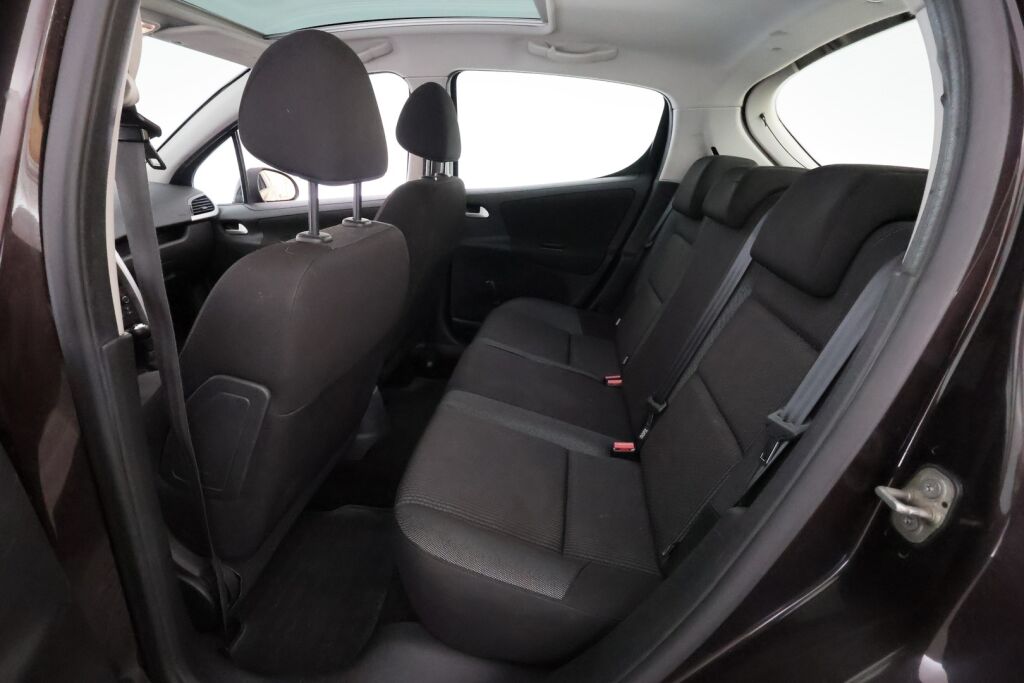 Peugeot 207 2011 Punainen