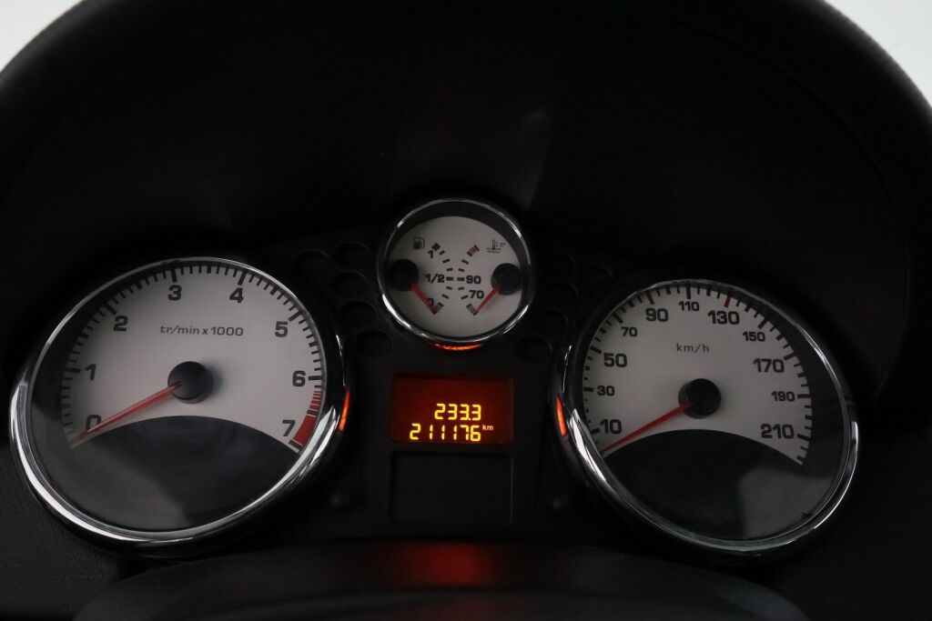 Peugeot 207 2011 Punainen