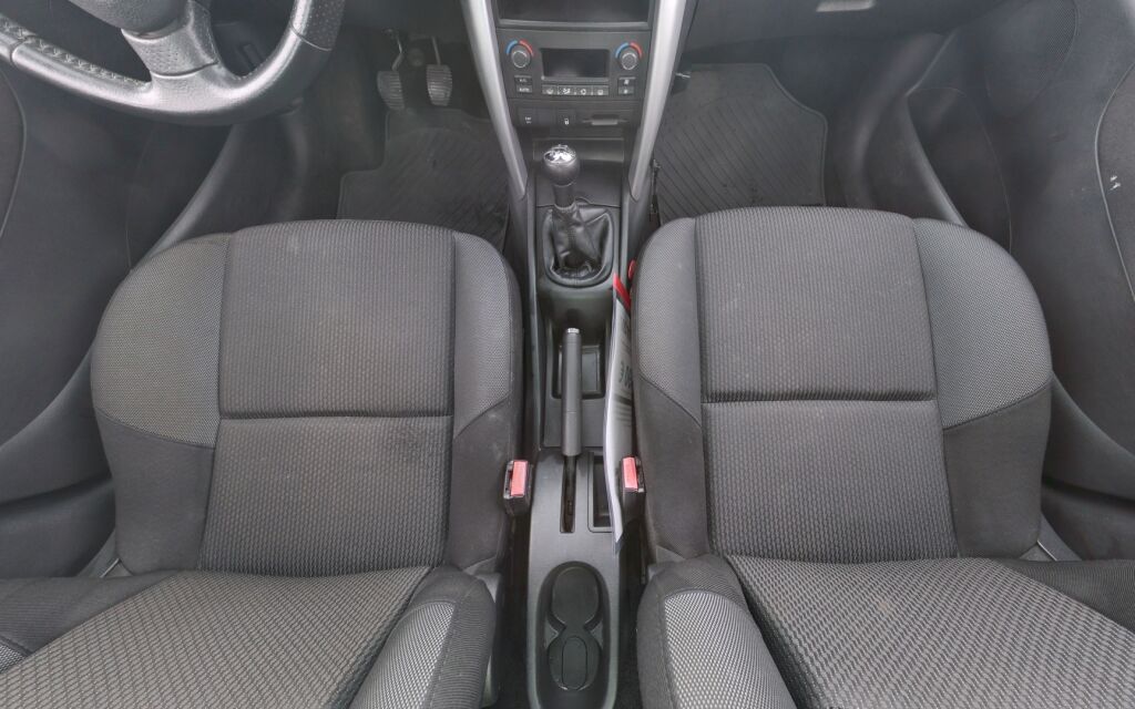 Peugeot 207 2011 Punainen