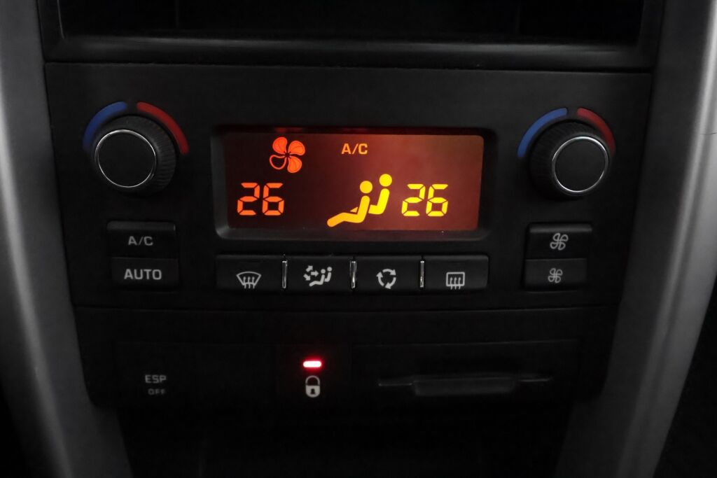 Peugeot 207 2011 Punainen