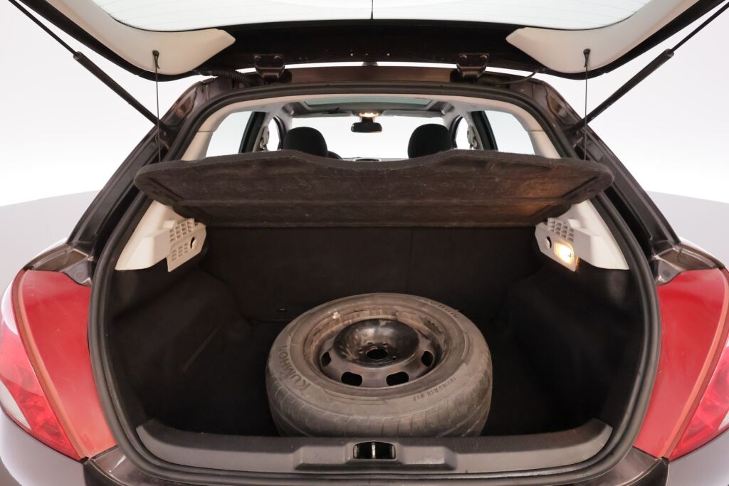 Peugeot 207 2011 Punainen