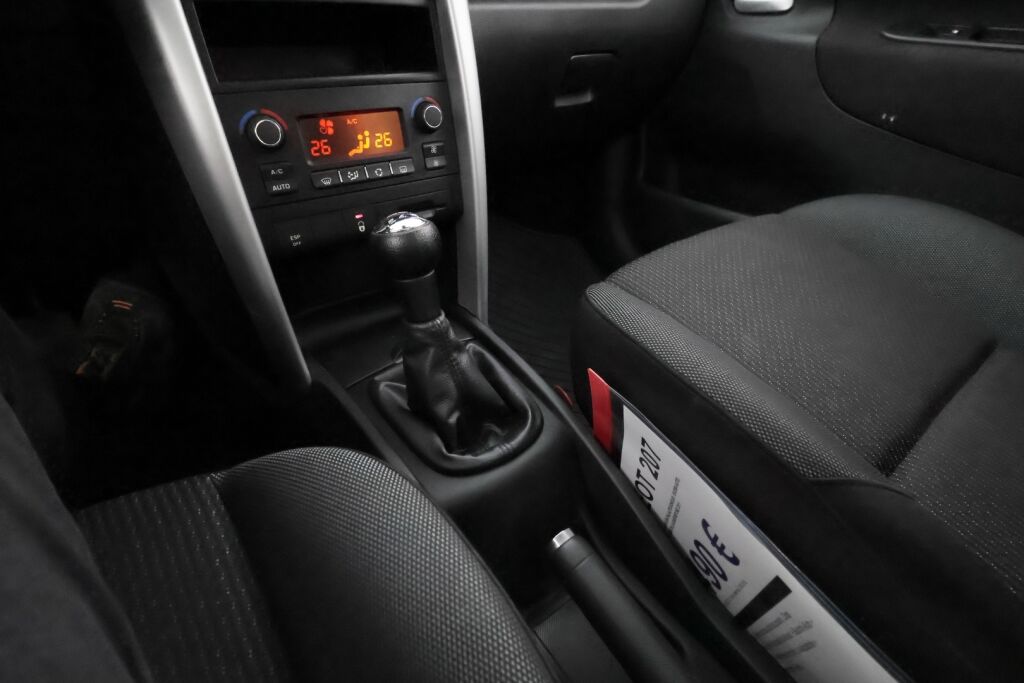 Peugeot 207 2011 Punainen