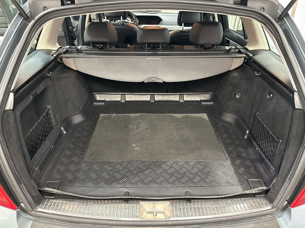 Mercedes-Benz C 2011 Harmaa