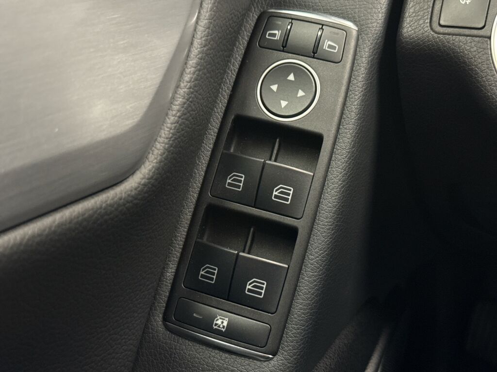 Mercedes-Benz C 2011 Harmaa