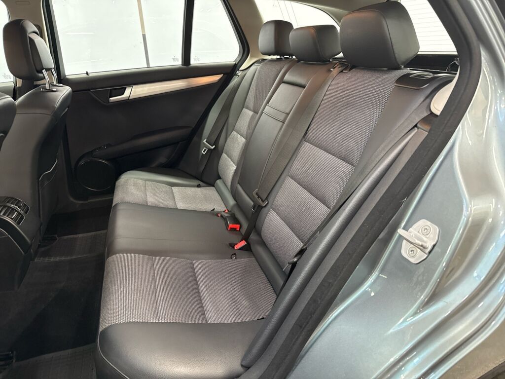 Mercedes-Benz C 2011 Harmaa